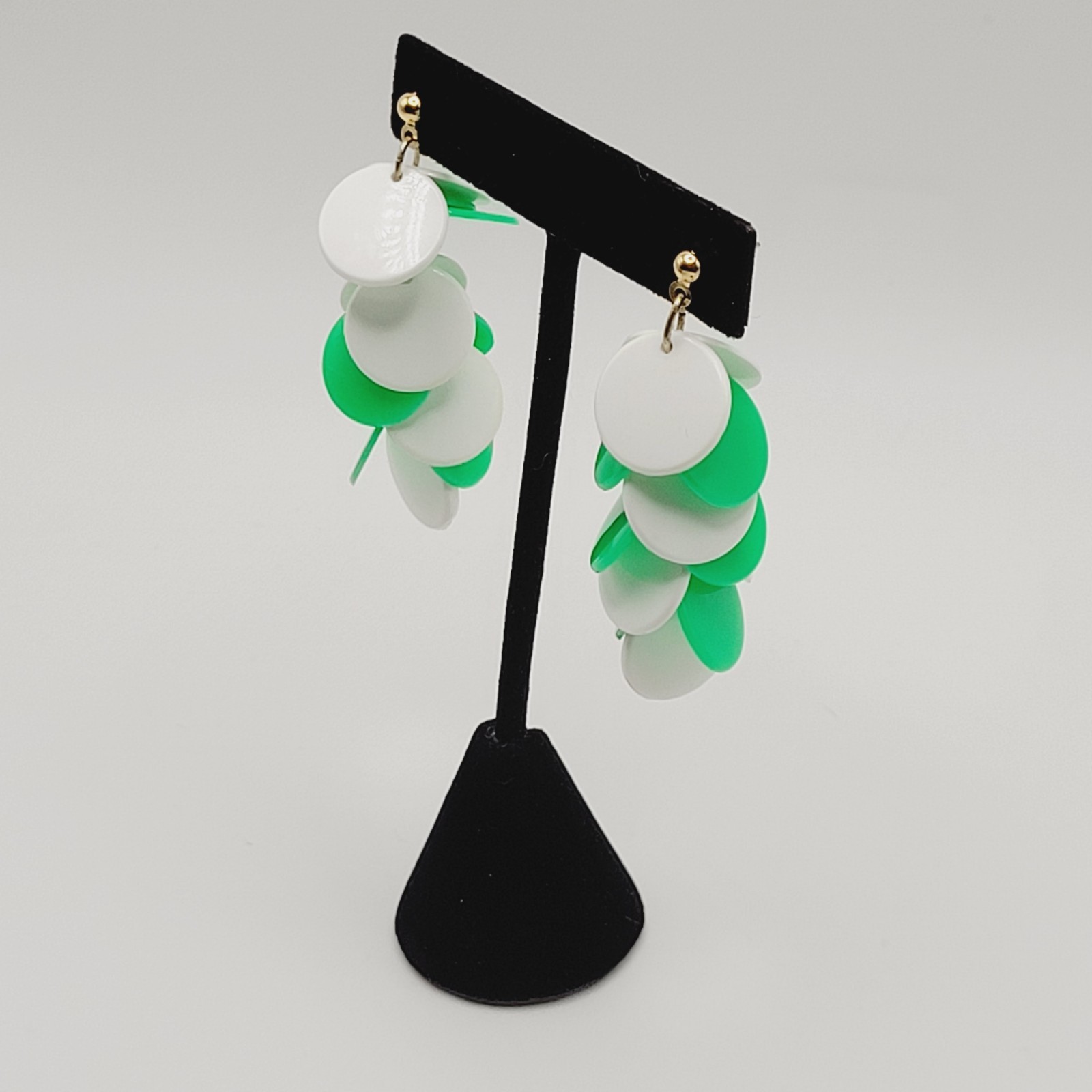 Green and White Multiple Plastic Disc Wiggly Dangle Vintage 80s Pierced Earrings