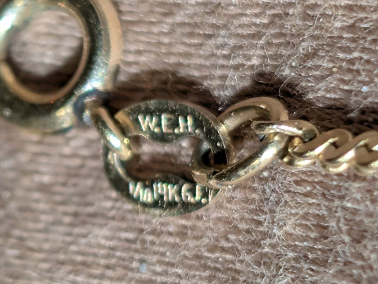 14K Yellow Gold Filled 1940’s Heart Photo Locket Necklace Engraved Chain Vintage