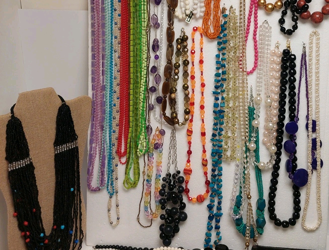 100 Pc Vtg-Now Beaded Necklaces Assorted Colors And Types