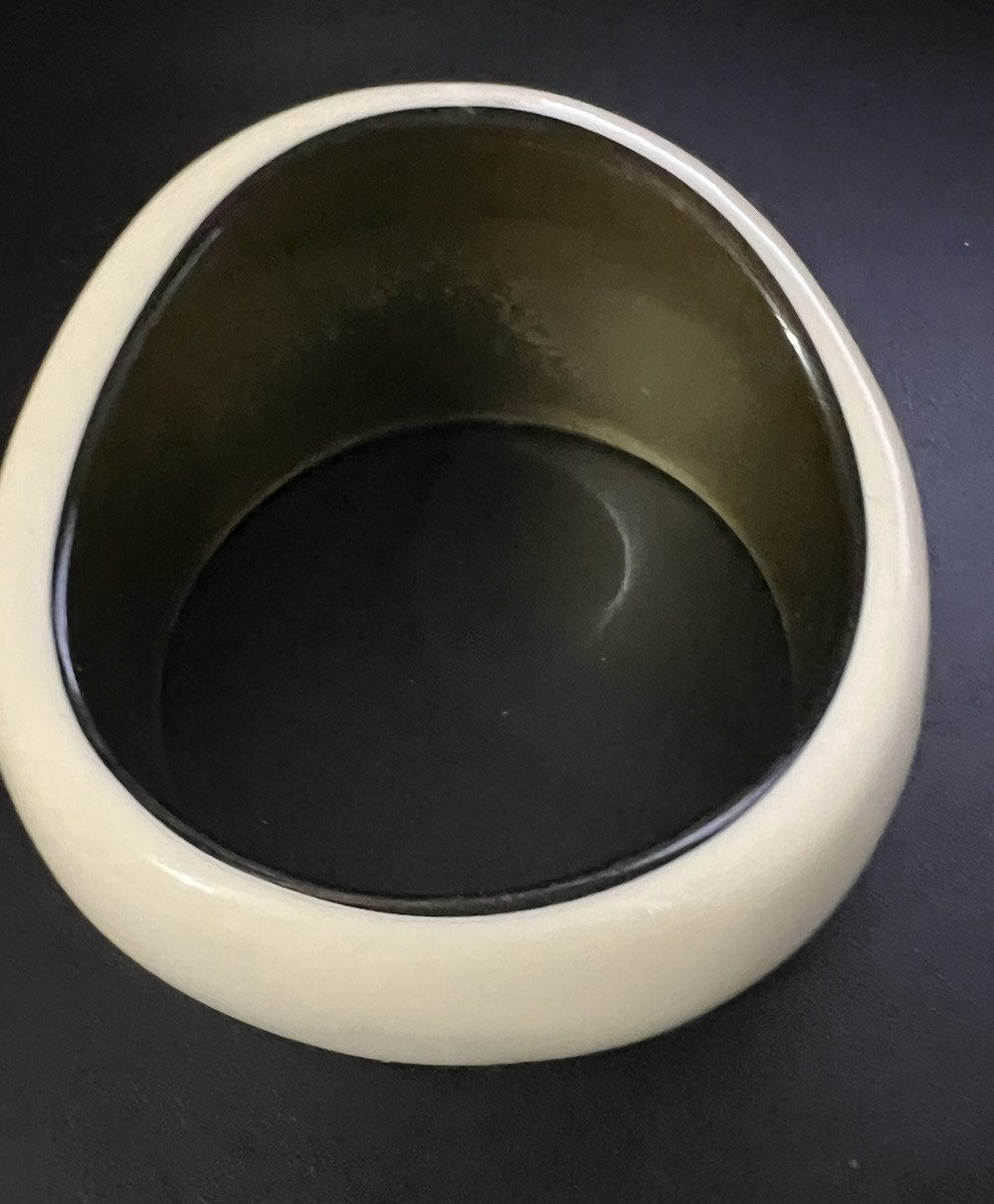 Vtg Chunky resin Acrylic Plastic Wide Bangle 8″ width 1-1.50″ graduated