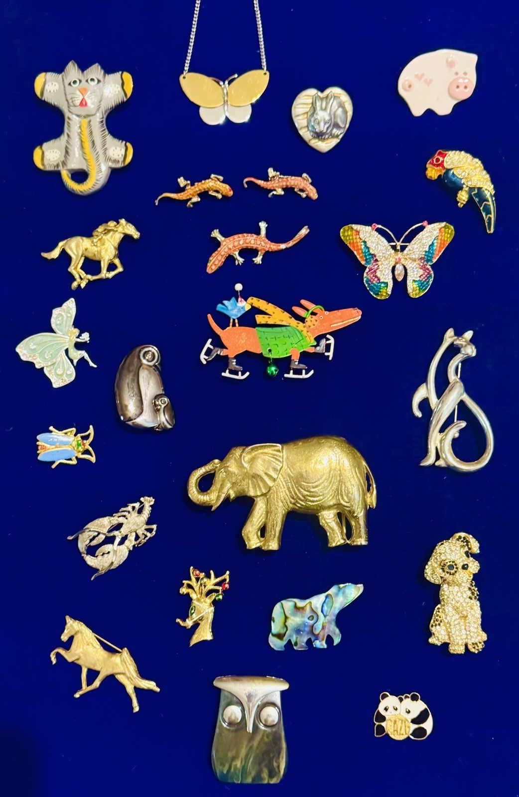 Animal Designer Brooch Pin Lot Of 24 MYLU AVON Liz Claiborne Nancy Wolff AAi