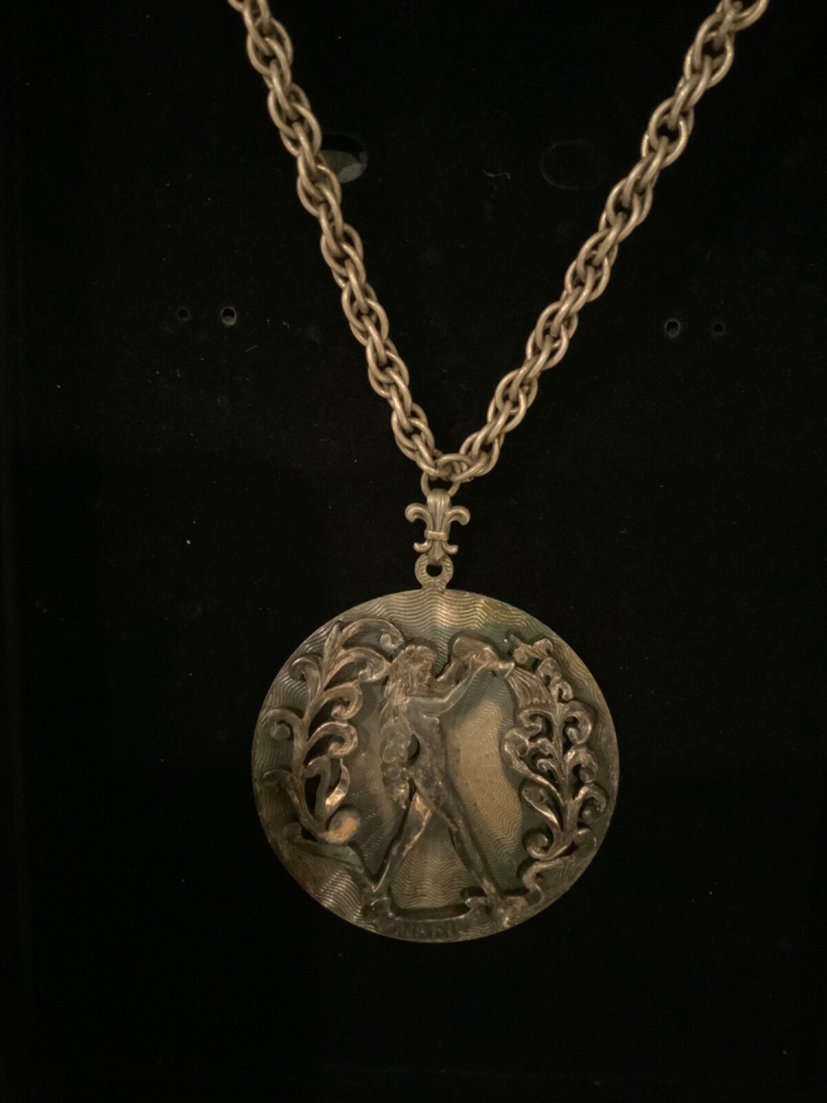 Edlee Vintage Silver Tone Zodiac Aquarius (2-1/4”) Medallion Pendant w/chain