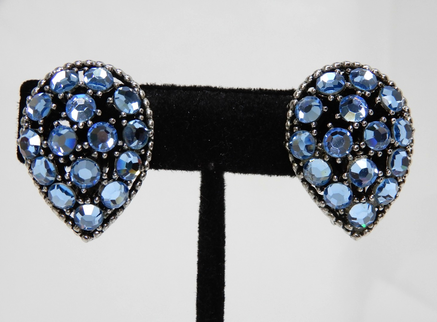 VTG Blue Rhinestone Domed Reverse Teardrop Silvertone Earrings Clip On EUC