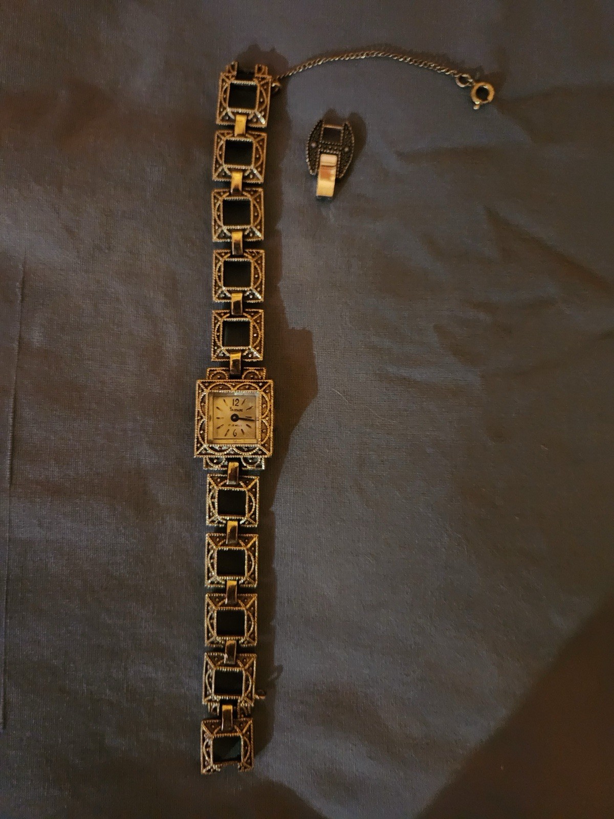 RARE Vintage Women’s Gold Tone Crown Trifari Watch Brutalist Bracelet 17 Jewel