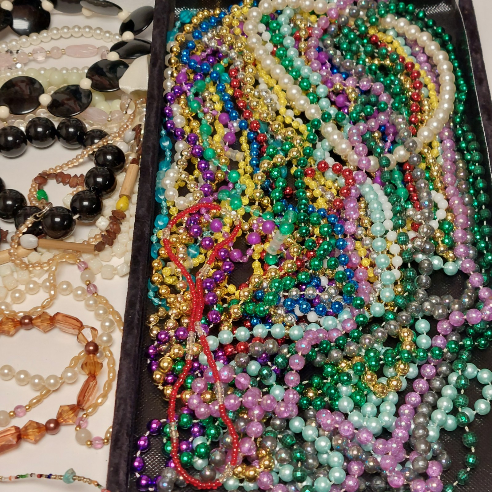 100 Pc Vtg-Now Beaded Necklaces Assorted Colors And Types