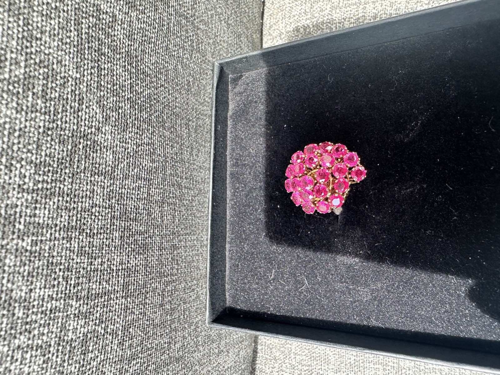 VINTAGE RARE FUSCHIA SAPHIRE COCKTAIL RING