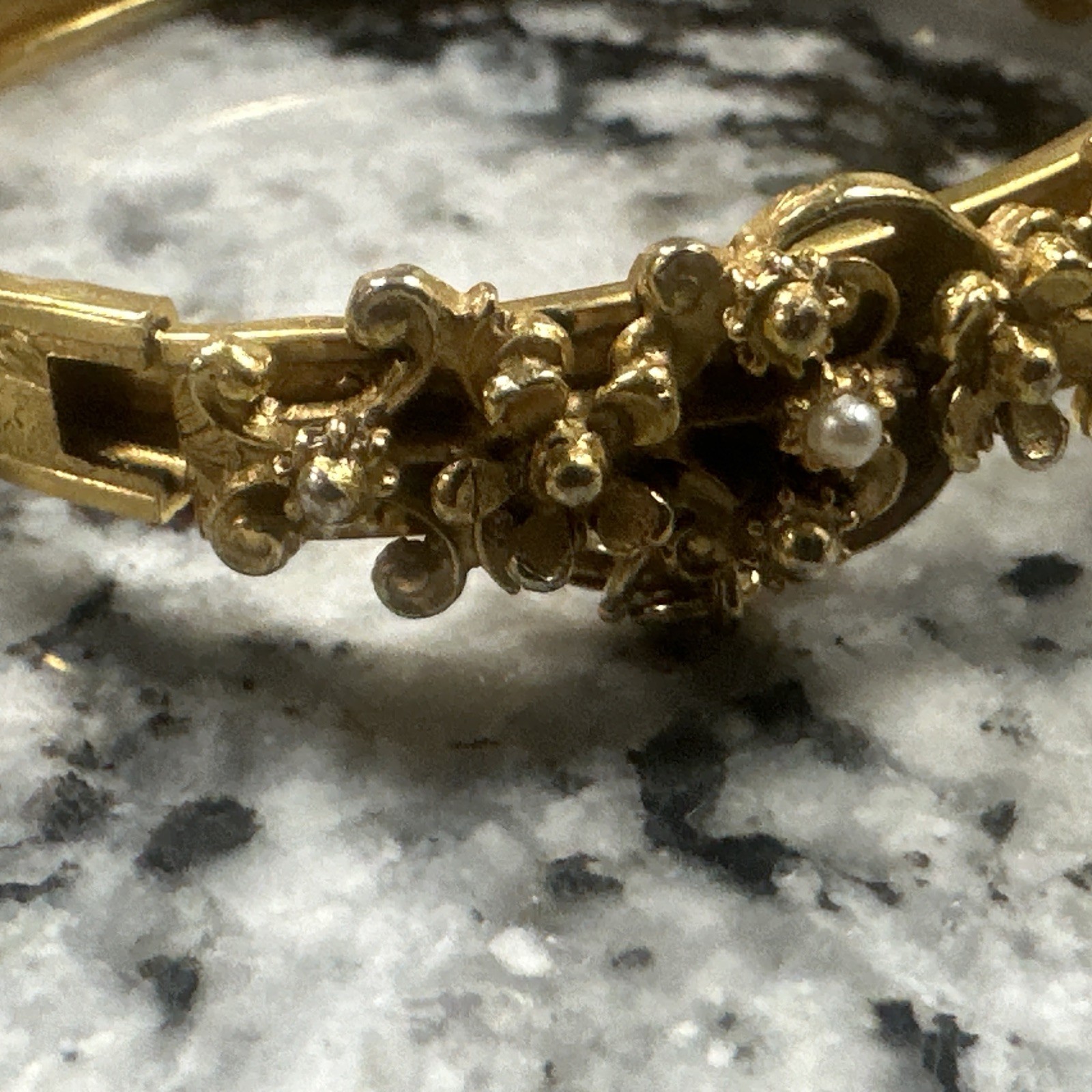 Vintage FLORENZA Bangle Bracelet Cameo Seed Pearls Gold Tone Hinged 6 1/4”