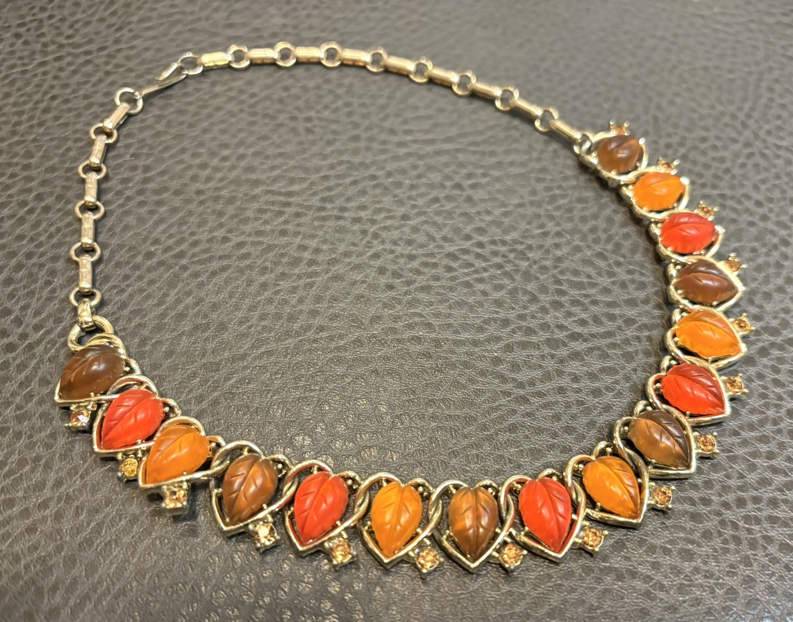 Vintage Lisner 1960s Molded Lucite Leaf Heart Rhinestone Gold Tone Choker 15.5”