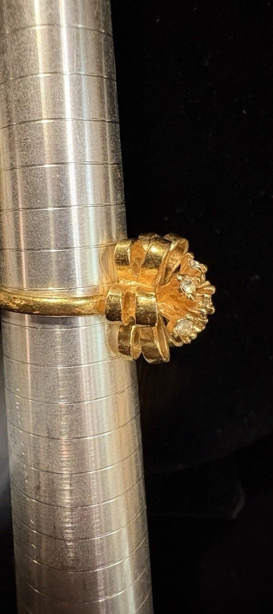Vintage 18K Yellow Gold plated Ring Clear Rhinestones Size 9 Grams 5.3