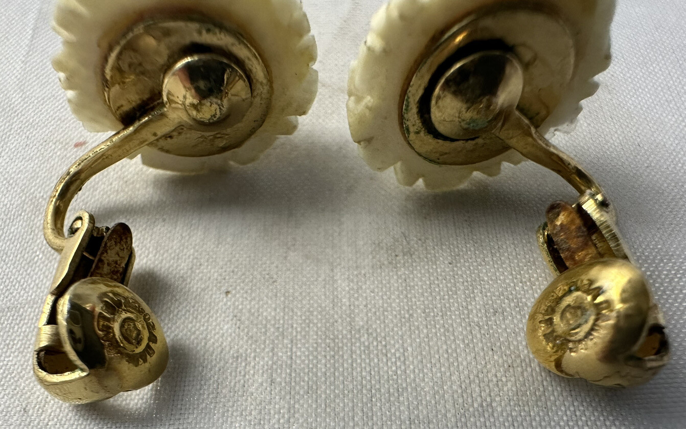 White Plastic Rose Earrings Flower Shape Clip-On Earrings 1950’s Vintage