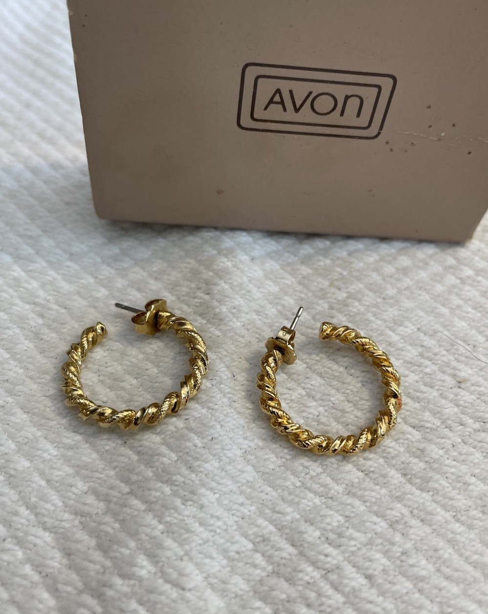 Avon Vintage 1984 Braided Hoop Earrings – Goldtone