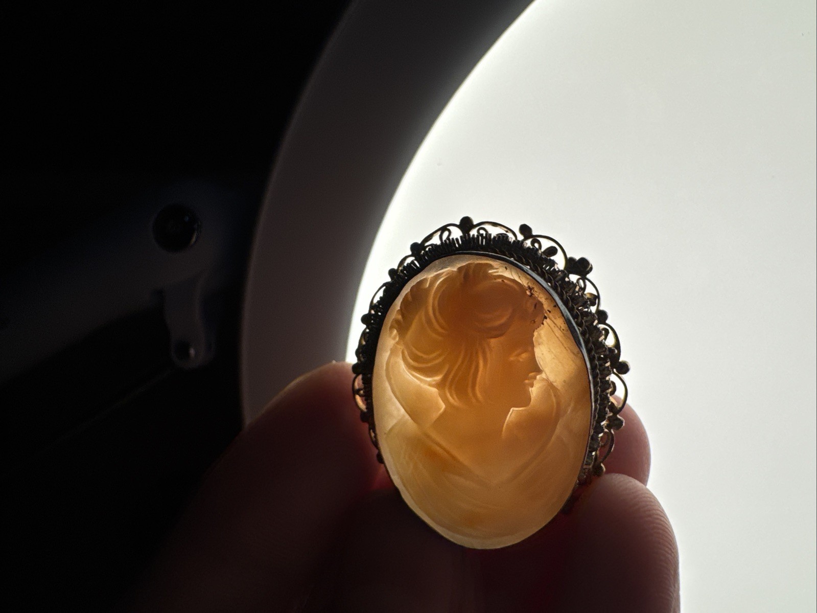 Vintage Carved Shell Cameo Brooch Pendant Beautiful #27￼
