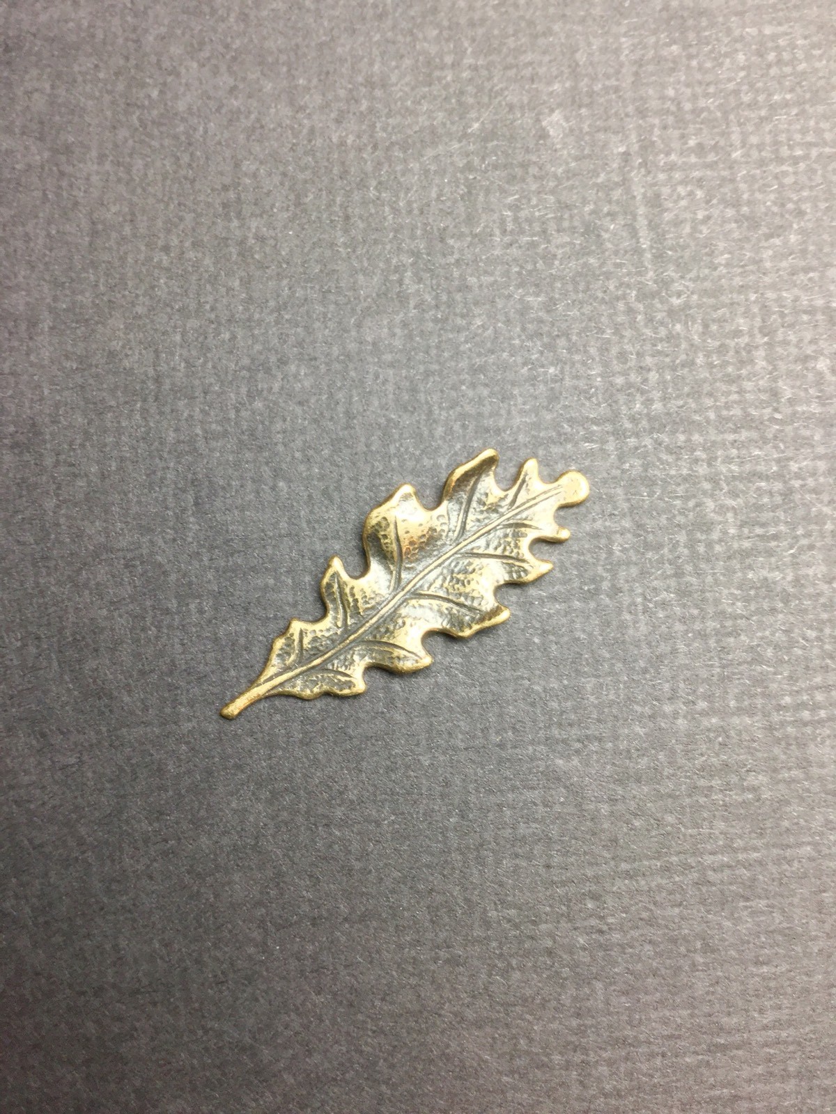 32863 – 4 Pc Lot Small Oak Leaf Jewelry Finding Brass Oxidized