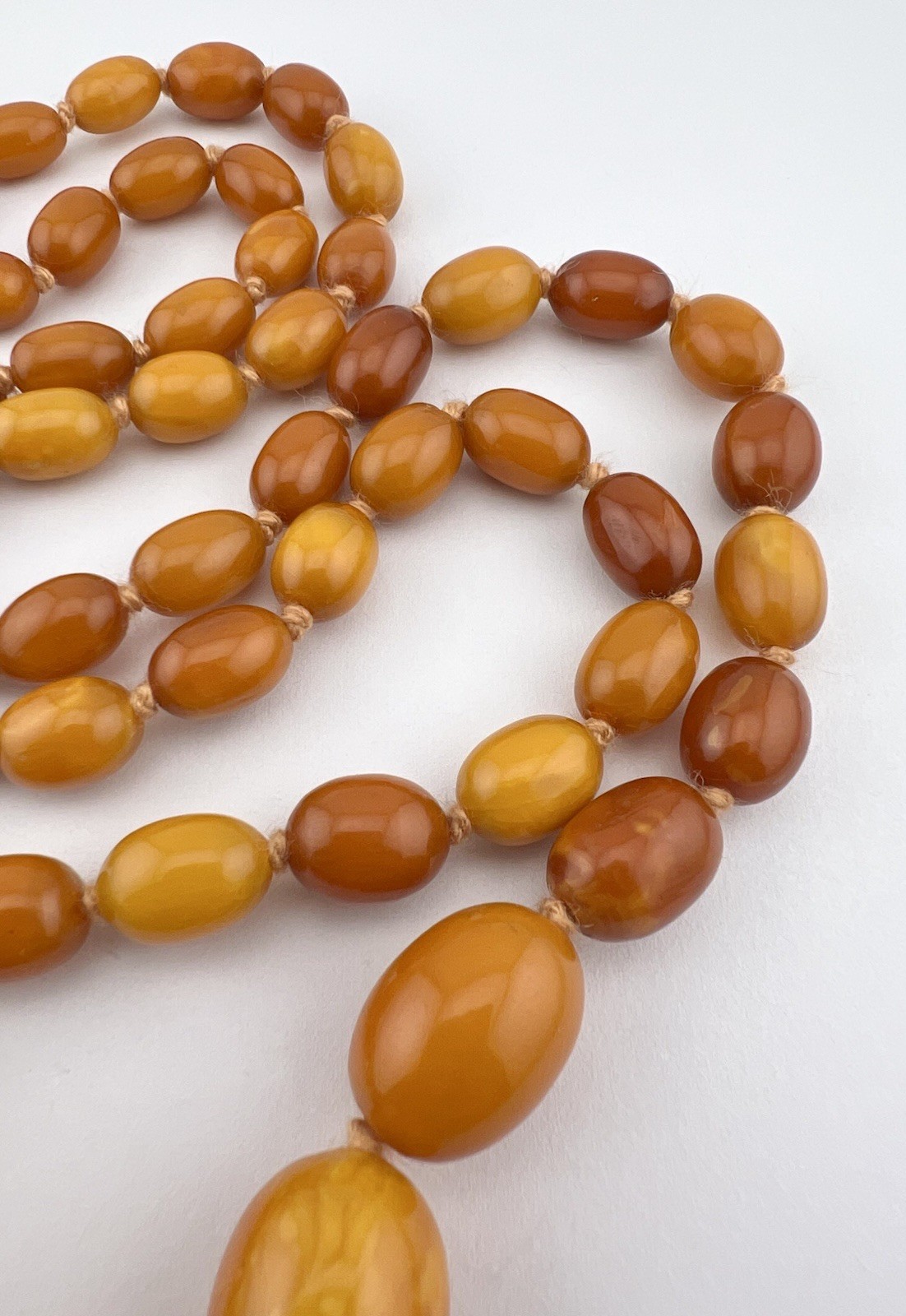62.4g – Antique Butterscotch Egg Yolk Baltic Amber Swirl Round Bead Necklace 34″
