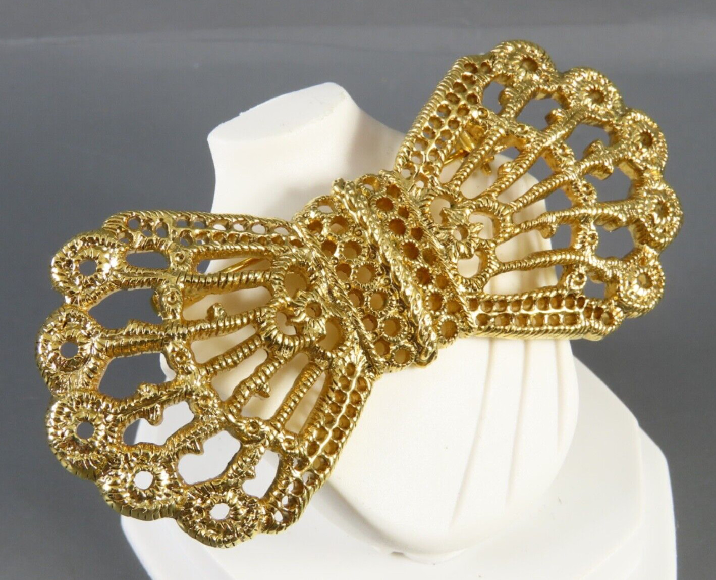 Vintage 1928 GOLD TONE BROOCH PIN Fancy Detailed Bow Shaped FILIGREE LACE WORK