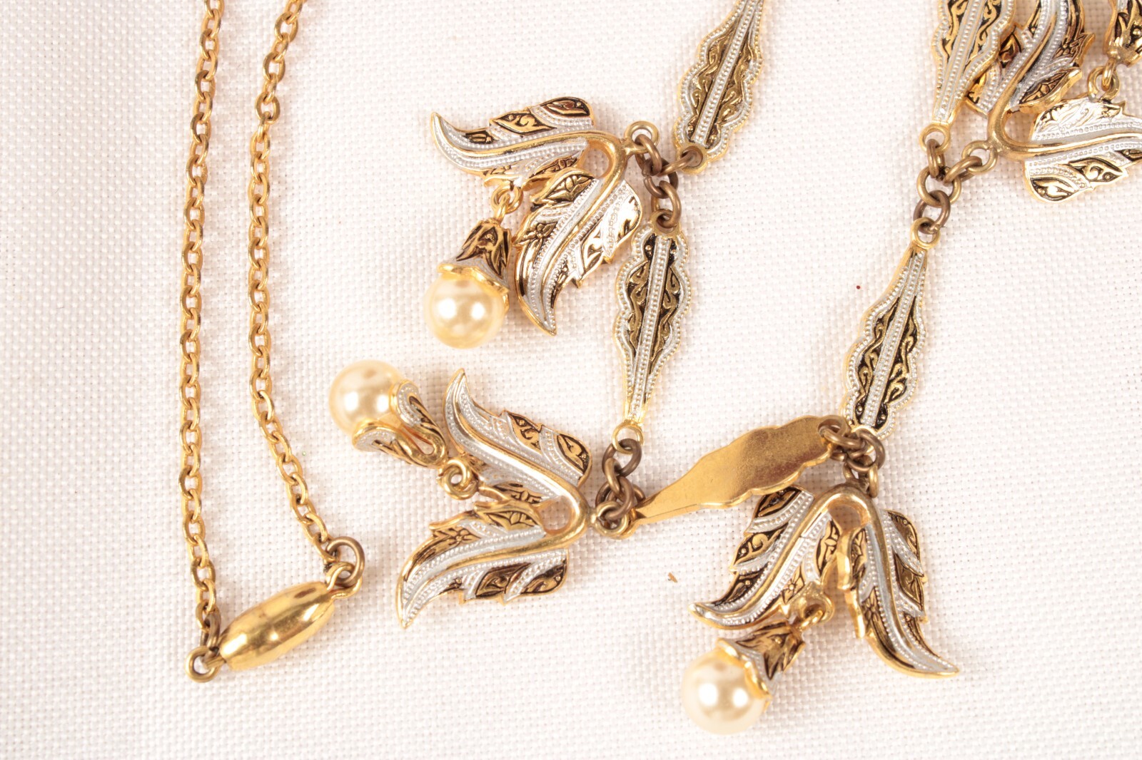 16 Inch Choker Necklace Faux Pearls and Leaves Lovely Unsigned