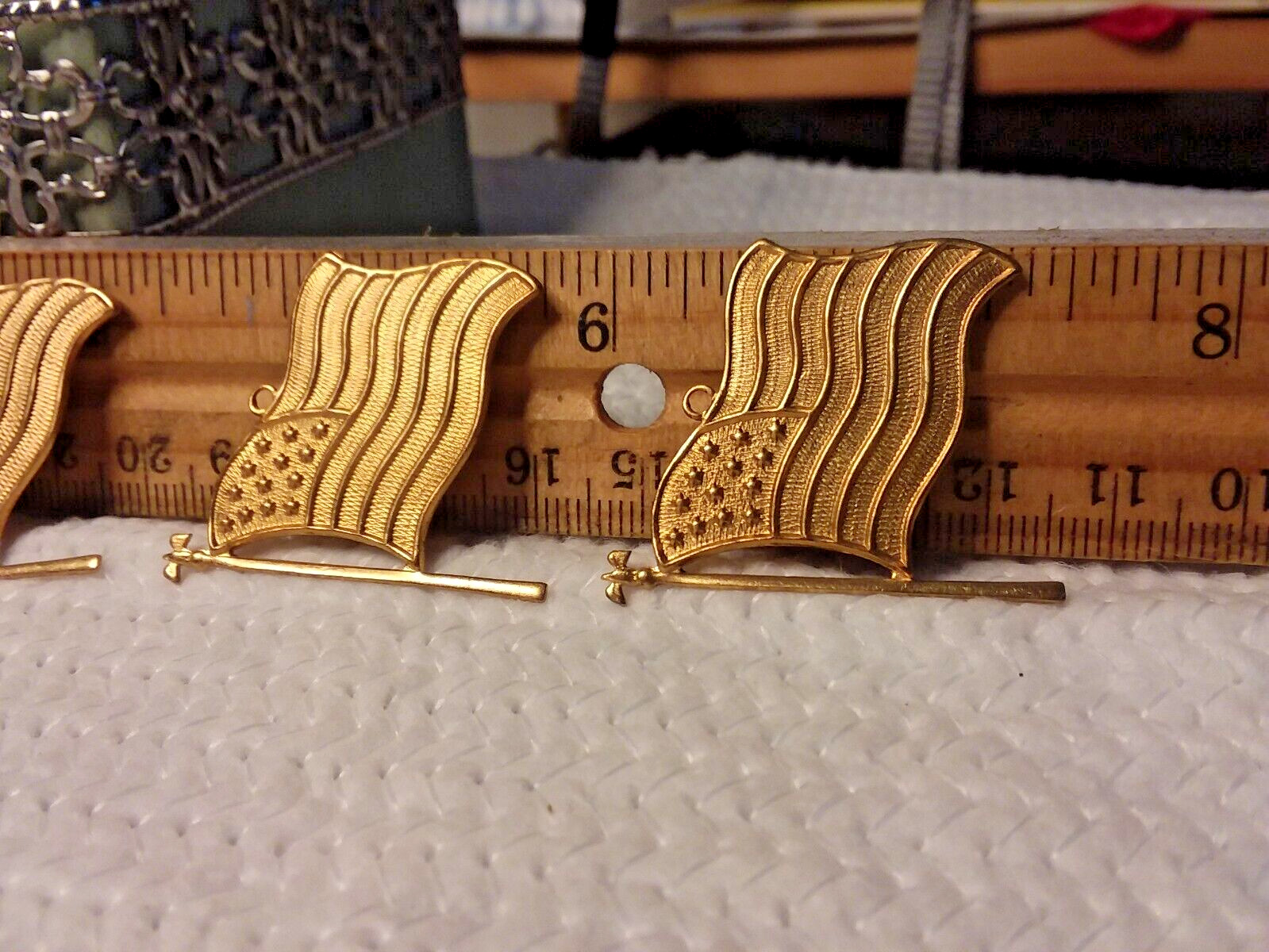 4PCS 1.5″ Flag Brass Stamping Pendant 01-01-2024 NOS