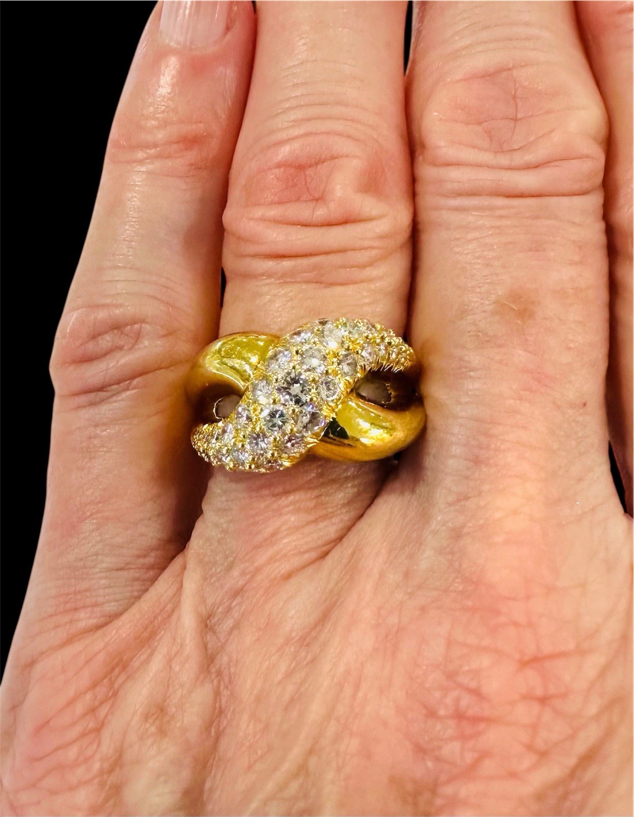 Kurt Wayne 1.50 Carat Paved Diamond 9.6 Grams 18k Yellow Gold Ring 6