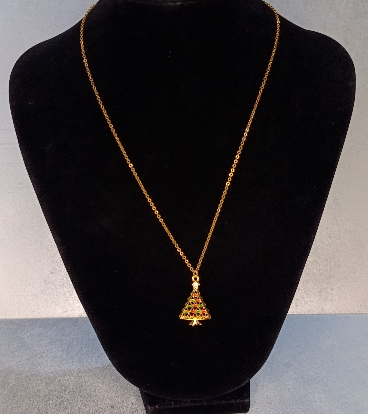 Vintage Gold Tone Christmas Tree Pendant Necklace – Handmade Metal Alloy
