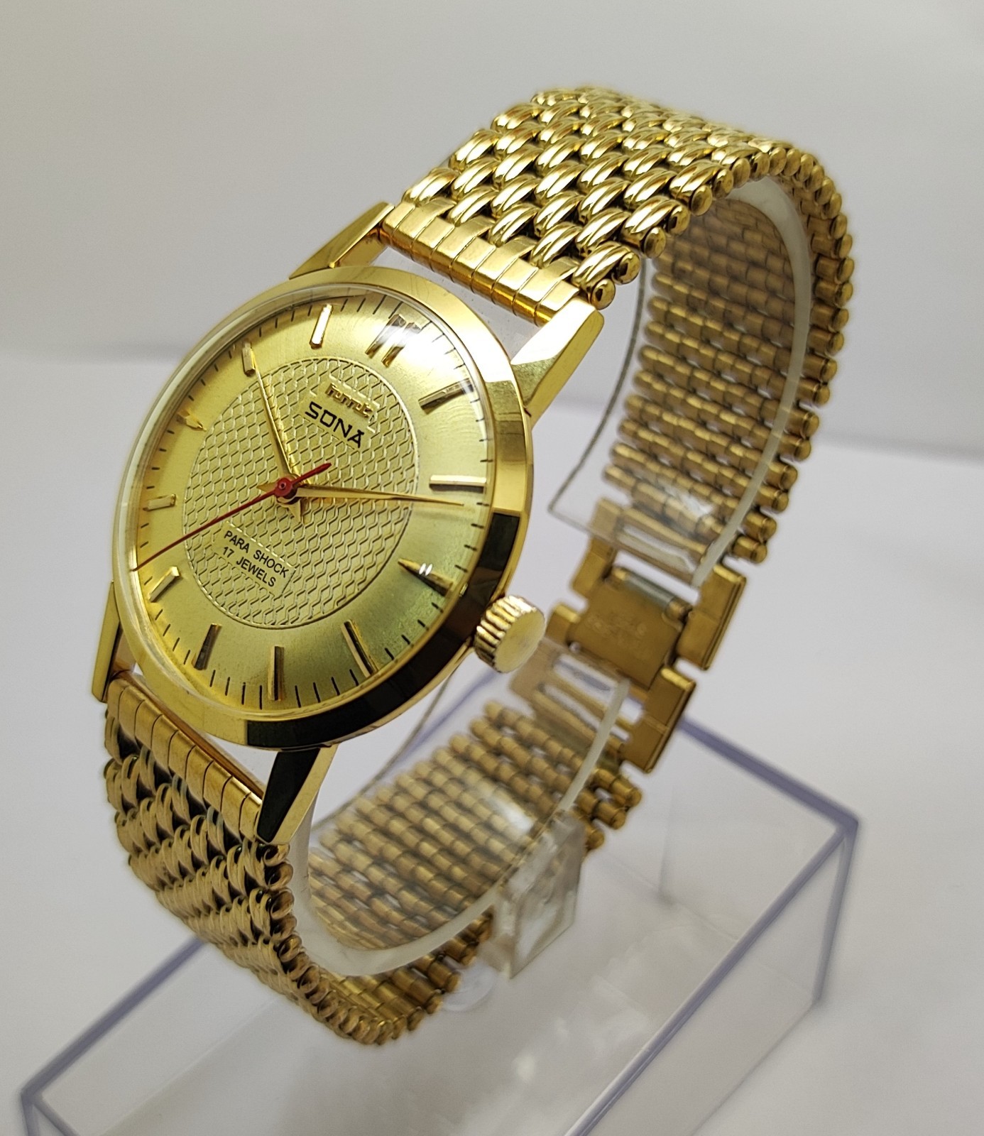 Vintage Hmt Sona Gold Dial 17 Jewels Para Shock Mechanical hand winding Watch