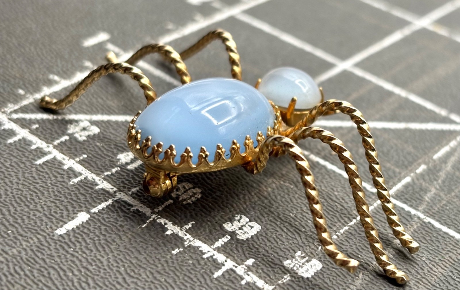 VINTAGE Moon Glow glass Spider Brooch Figural Insect PIN Fancy Fashion BUG