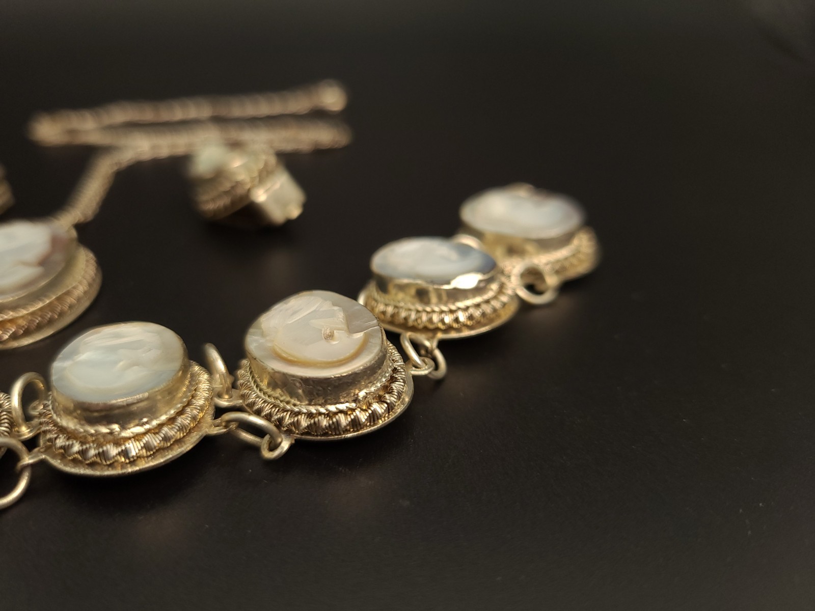 Vintage Carved Shell Cameo Parure Set Necklace Bracelet Earrings