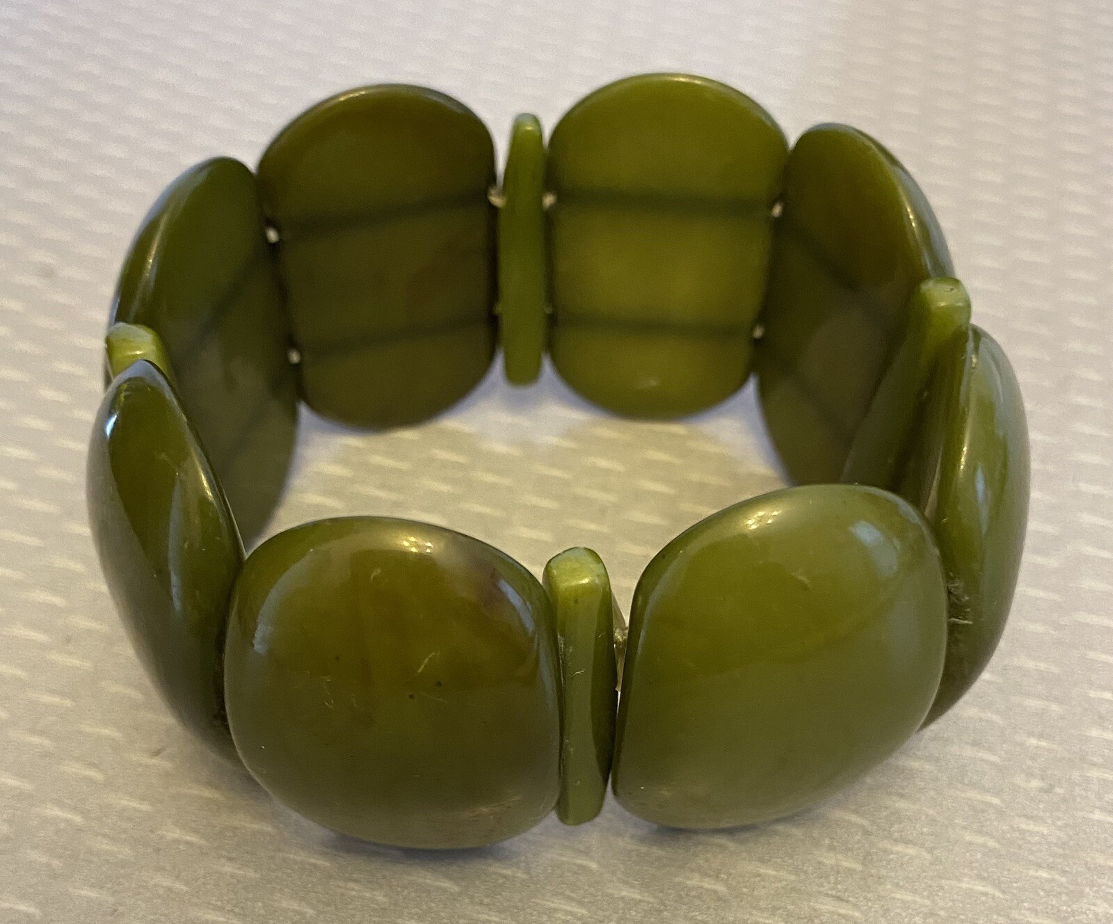 70s Vintage Plastic Stretch Bracelet Big Chunky Dark Green Marble 1-5/8″ Wide