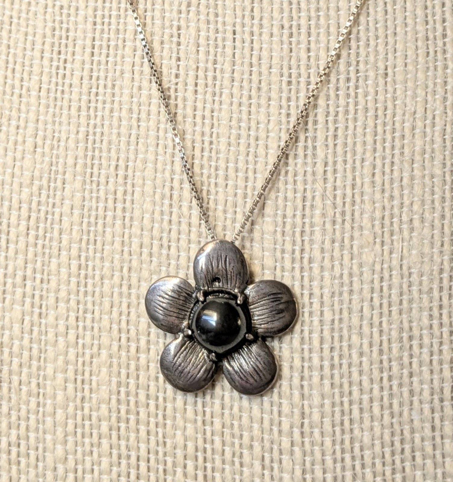 Sterling Mod Flower Necklace w Hematite Center & 925 Italy Chain Vintage Jewelry