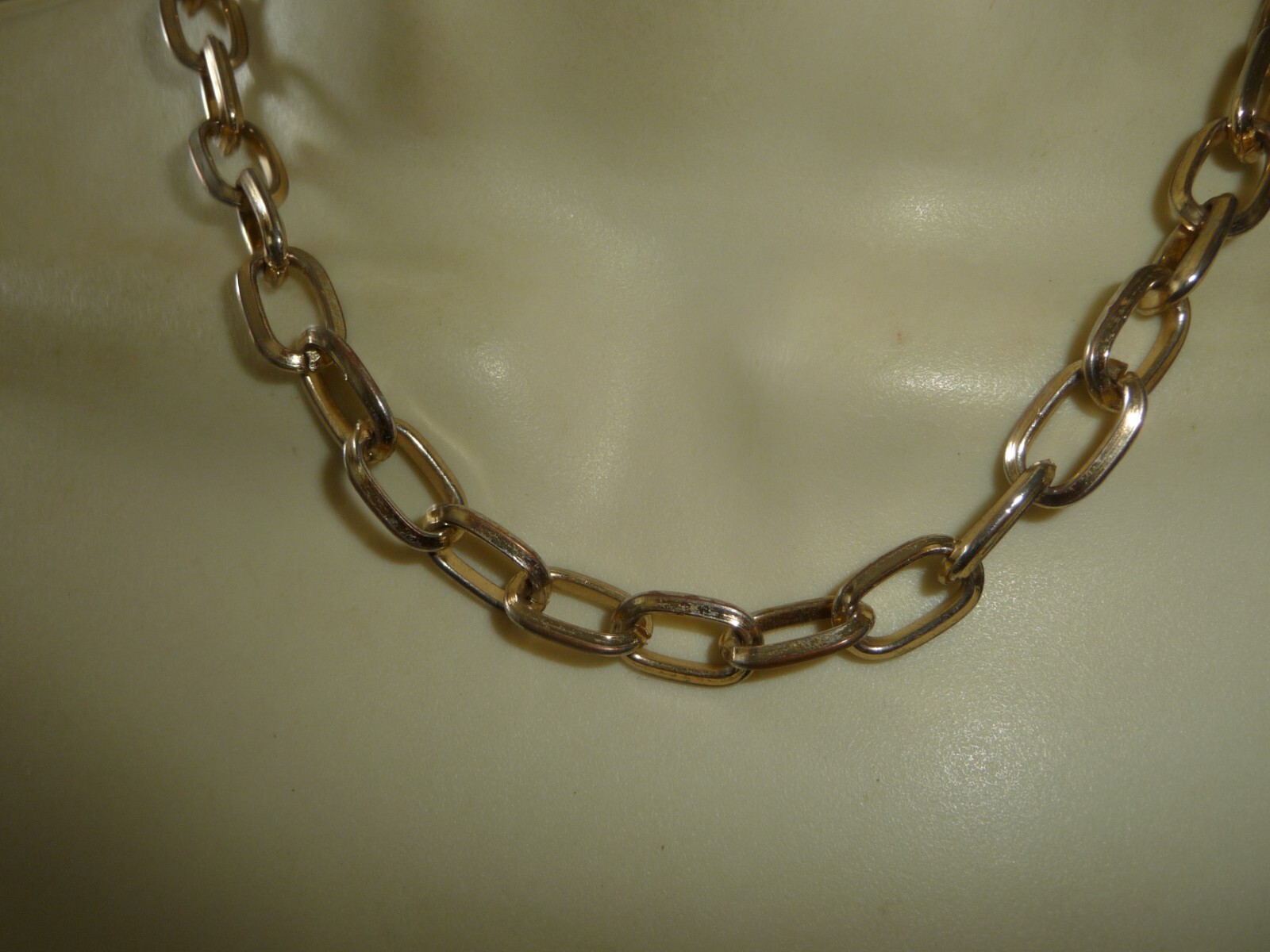 ELONGATED GOLD TONE CHAIN LINK COLLAR 1/4” W NECKLACE #28/10