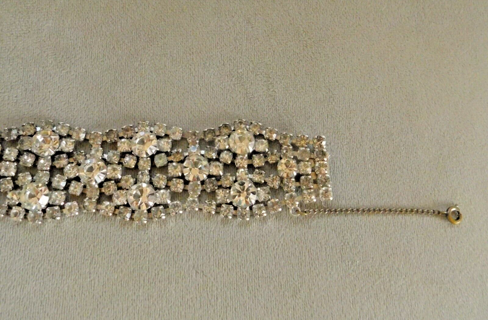 VINTAGE ART DECO LIGHT GRAY and CLEAR RHINESTONE CUFF BRACELET 7 1/4″ long