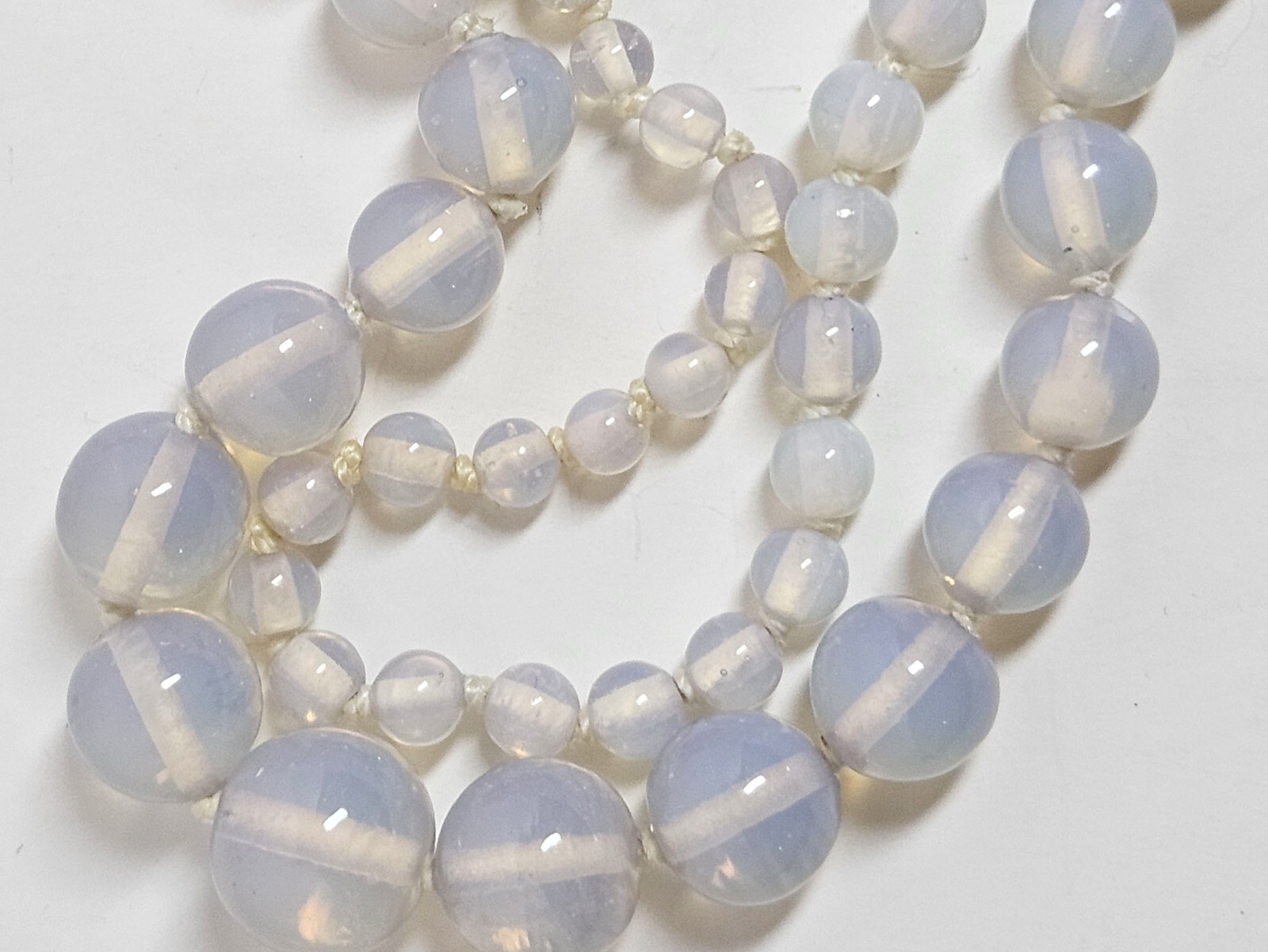 Antique Vintage OPALINE OPALESCENT GLASS Graduated BEAD NECKLACE 32″