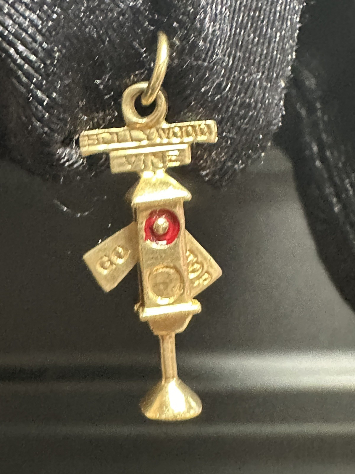 14K Vintage Gold HOLLYWOOD VINE STOP GO YES NO TRAFFIC SIGNAL Pendant Charm 1.8g