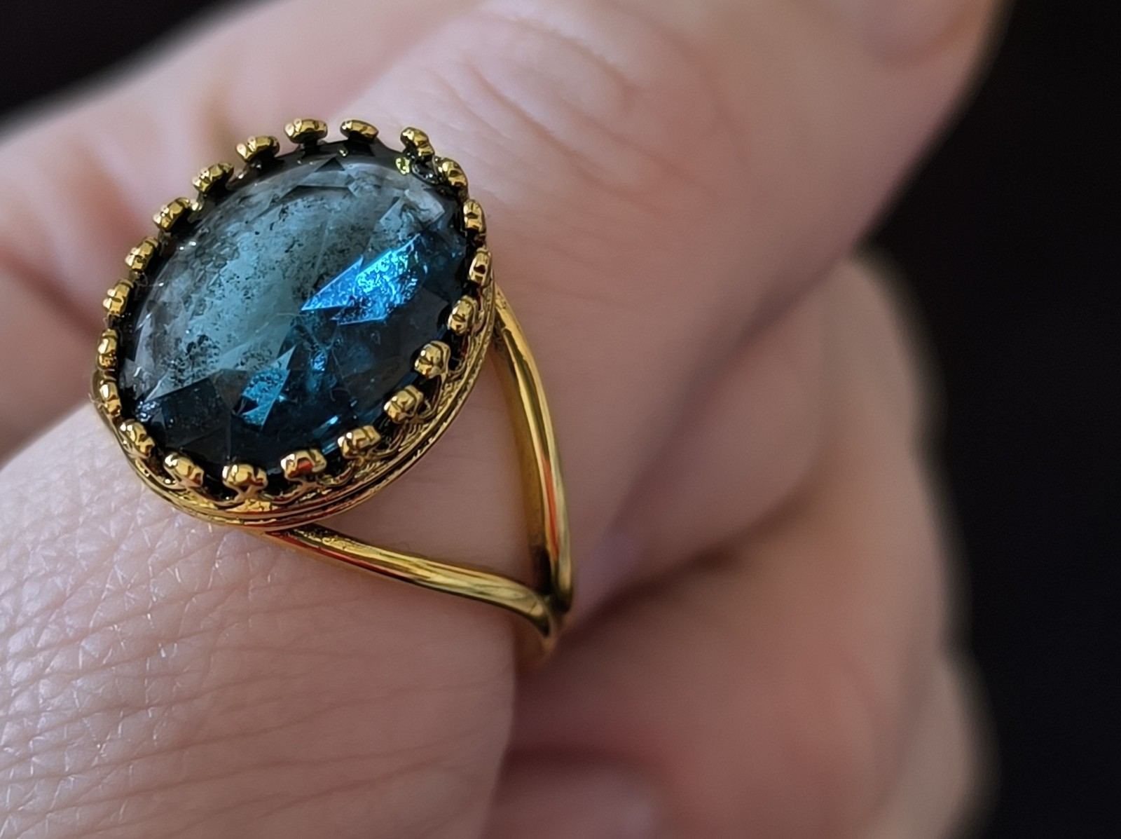Lovely ring with blue cabochon
