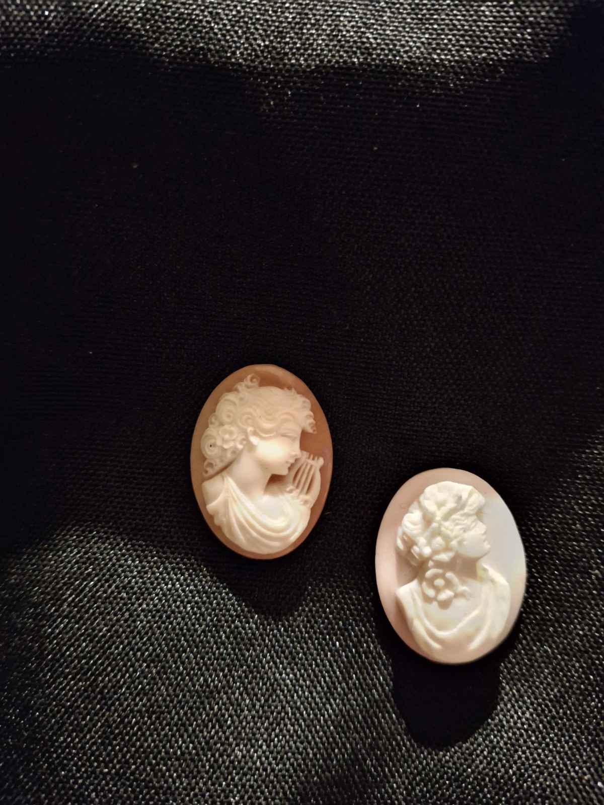 Set of 2 Vintage Shell Oval Loose Cameos Beige Cream Classical Female Profile