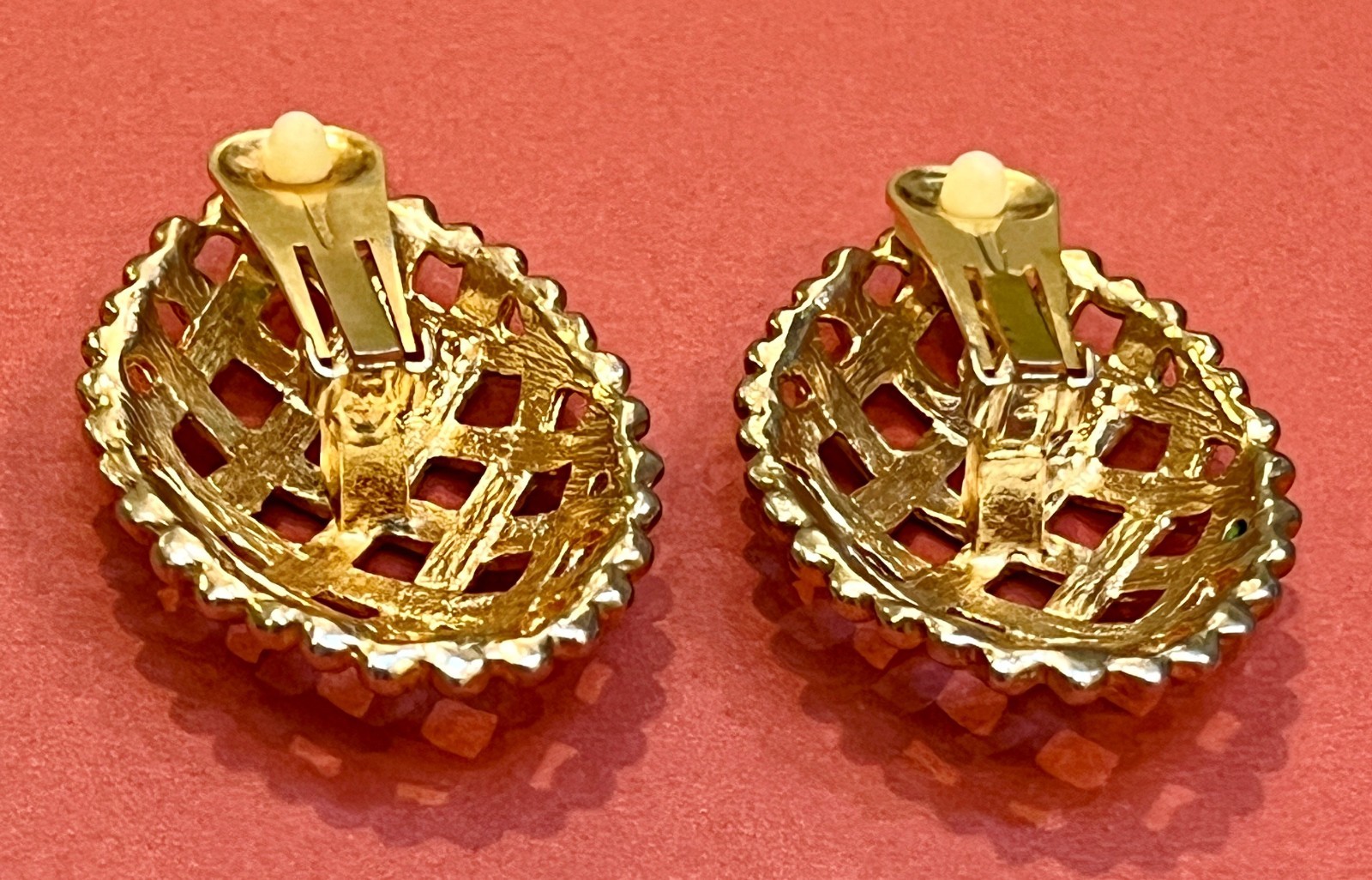 Large (1-3/4″ ) 80s VTG Basket Weave Gold Tone Clip Earrings Statement Runway