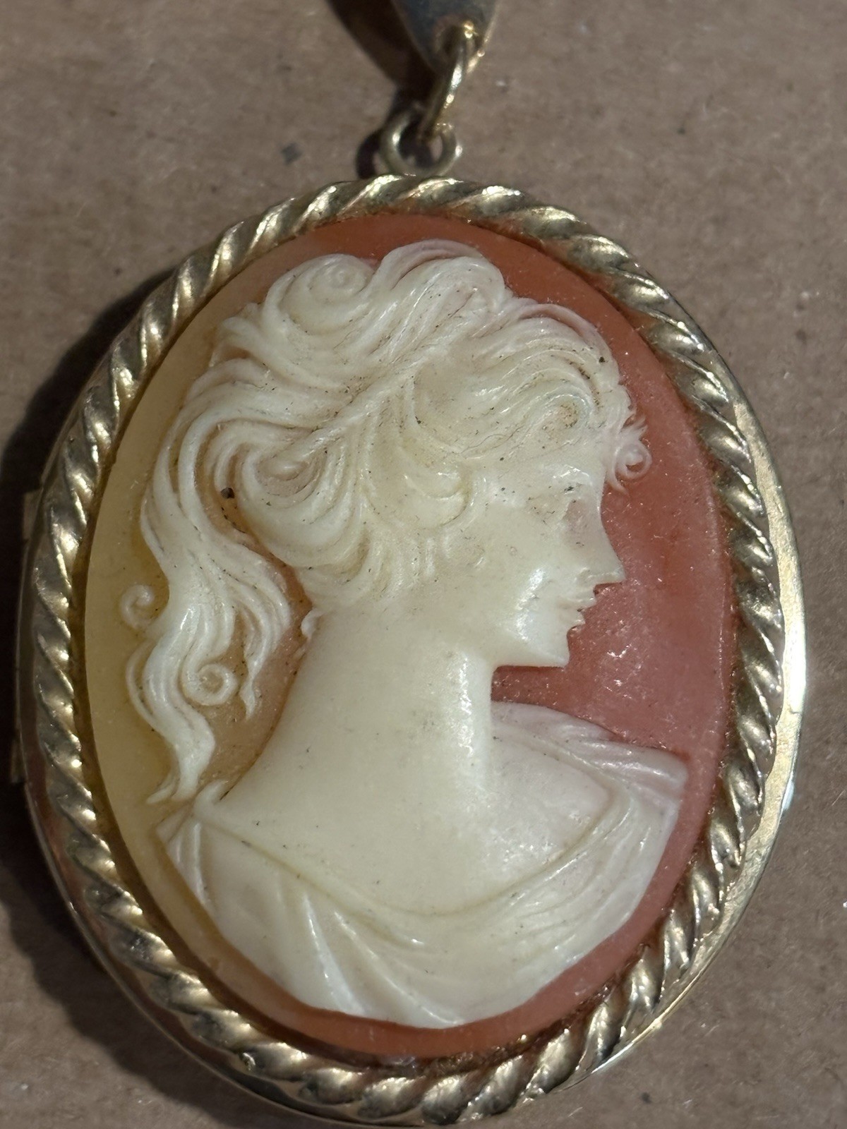 Vintage Shell Cameo Locket Pendant Gold Tone Lady Profile Necklace Charm