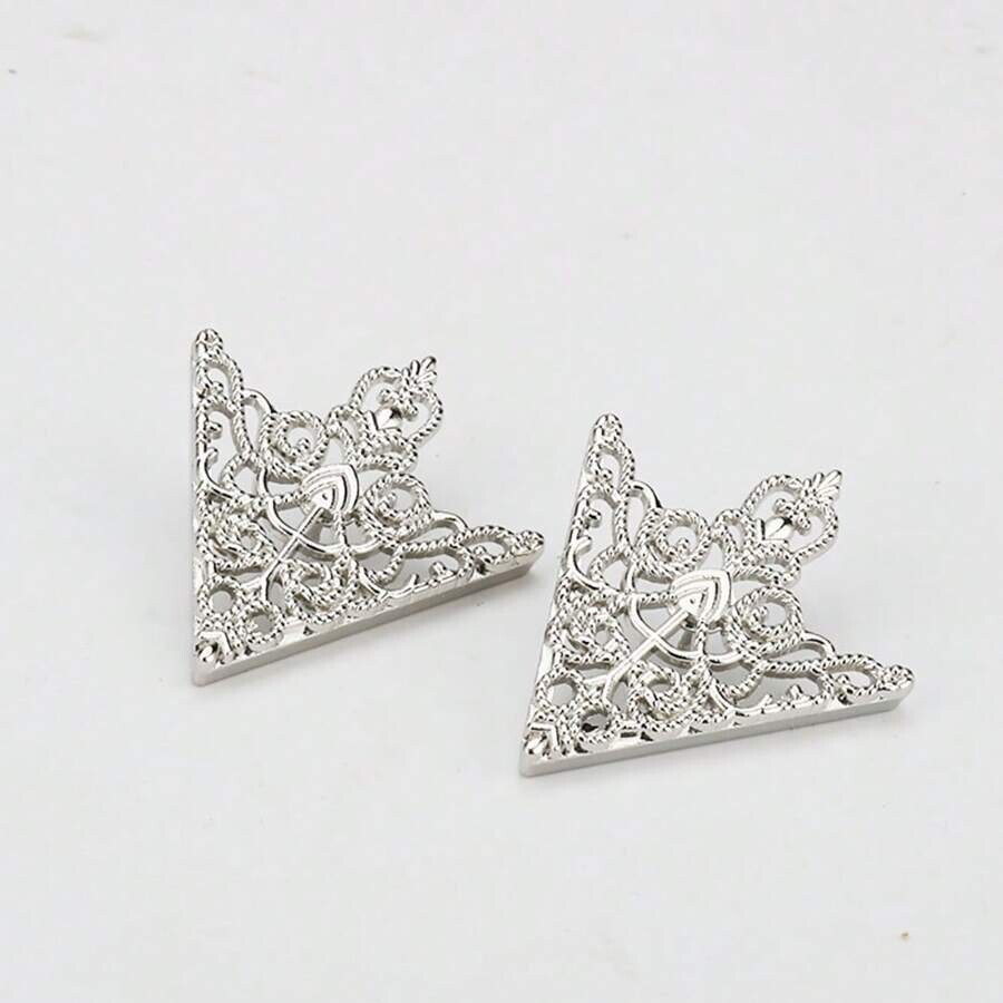 Vintage Brooch Pin Triangle Hollow Out Unisex Lapel Pin For Shirt Collar Decor
