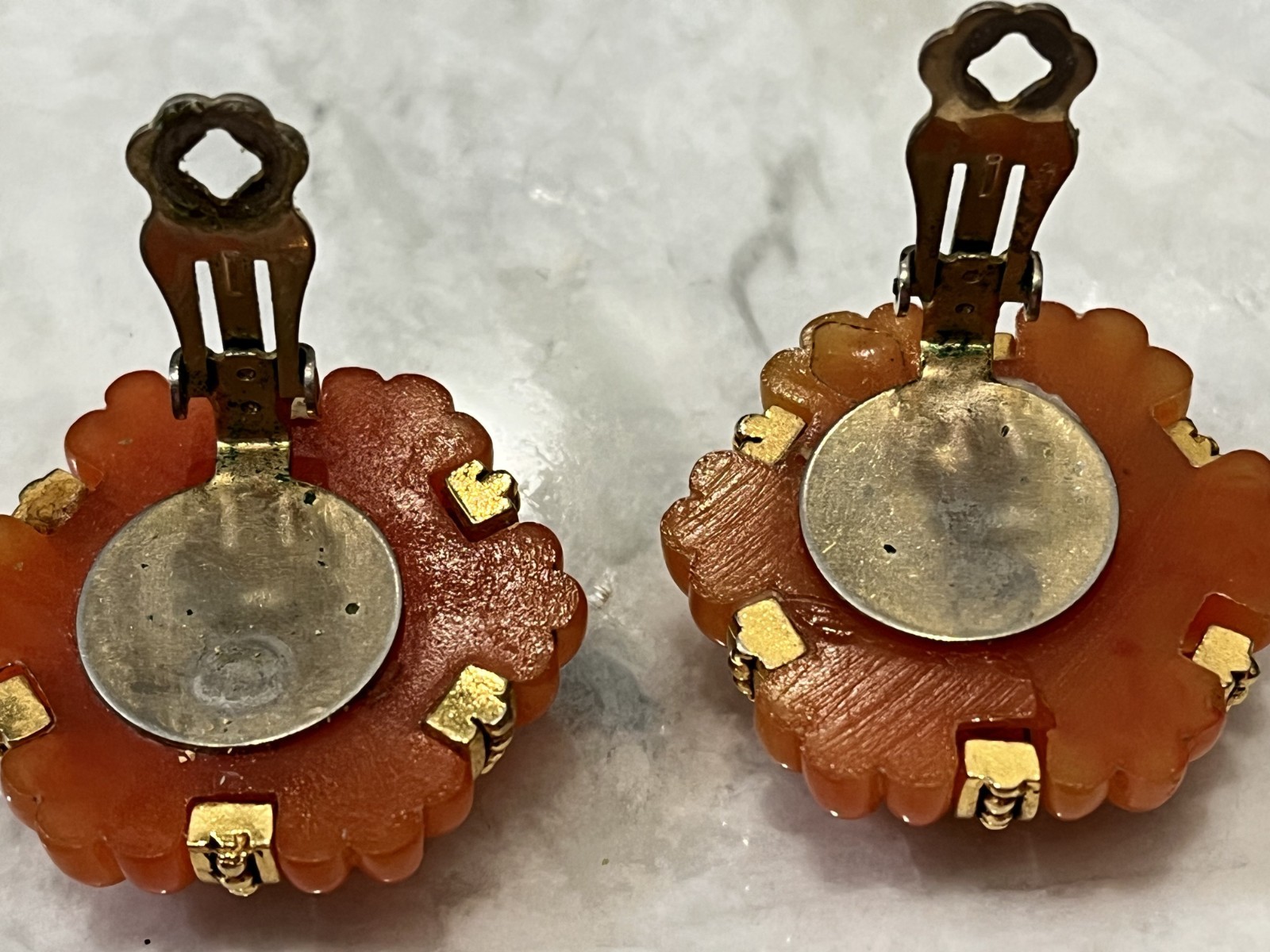 Vintage Chunky Round Butterscotch Acrylic/Resin Statement Clip-on Earrings 1.50″