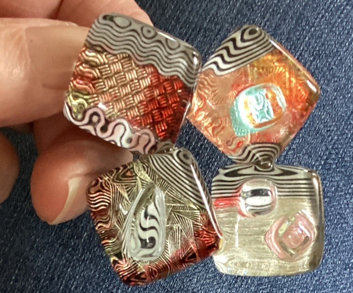 Designer Artisan SYDNEY CASH NYC UNUSUAL HAND MADE GLASS BROOCH 2 1/2” SIGNED