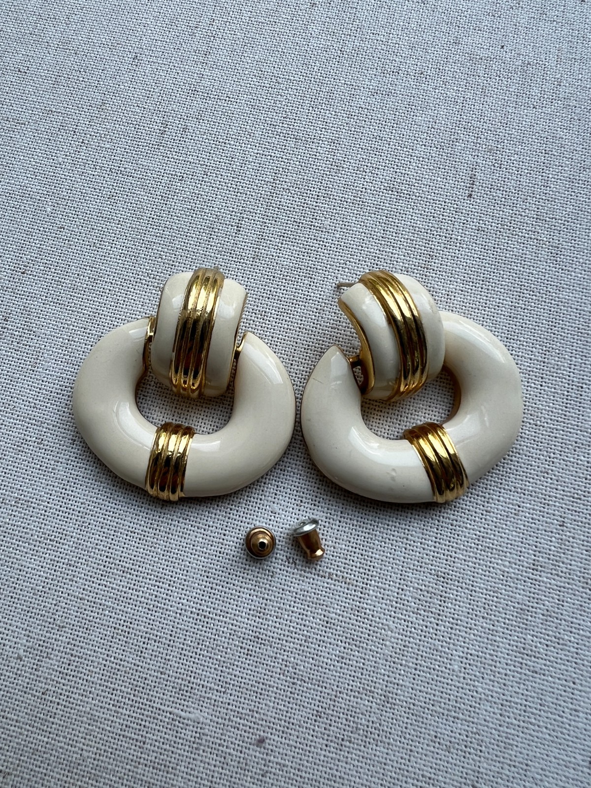 VINTAGE Erwin Pearl PEP White Enamel & Gold Tone Earrings