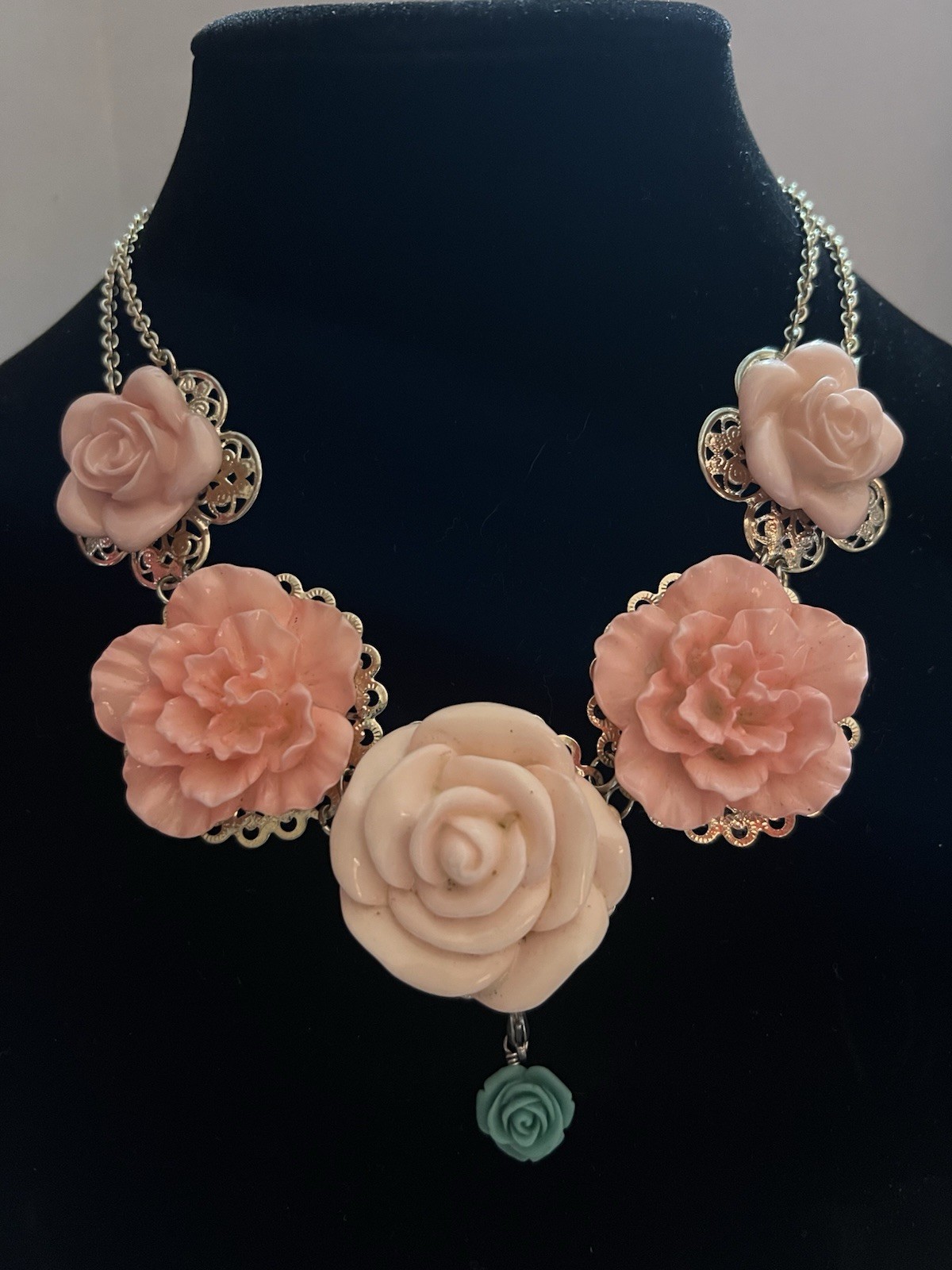 VTG Costume Floral Statement Necklace Featuring Pink/Peach Acrylic Resin Roses
