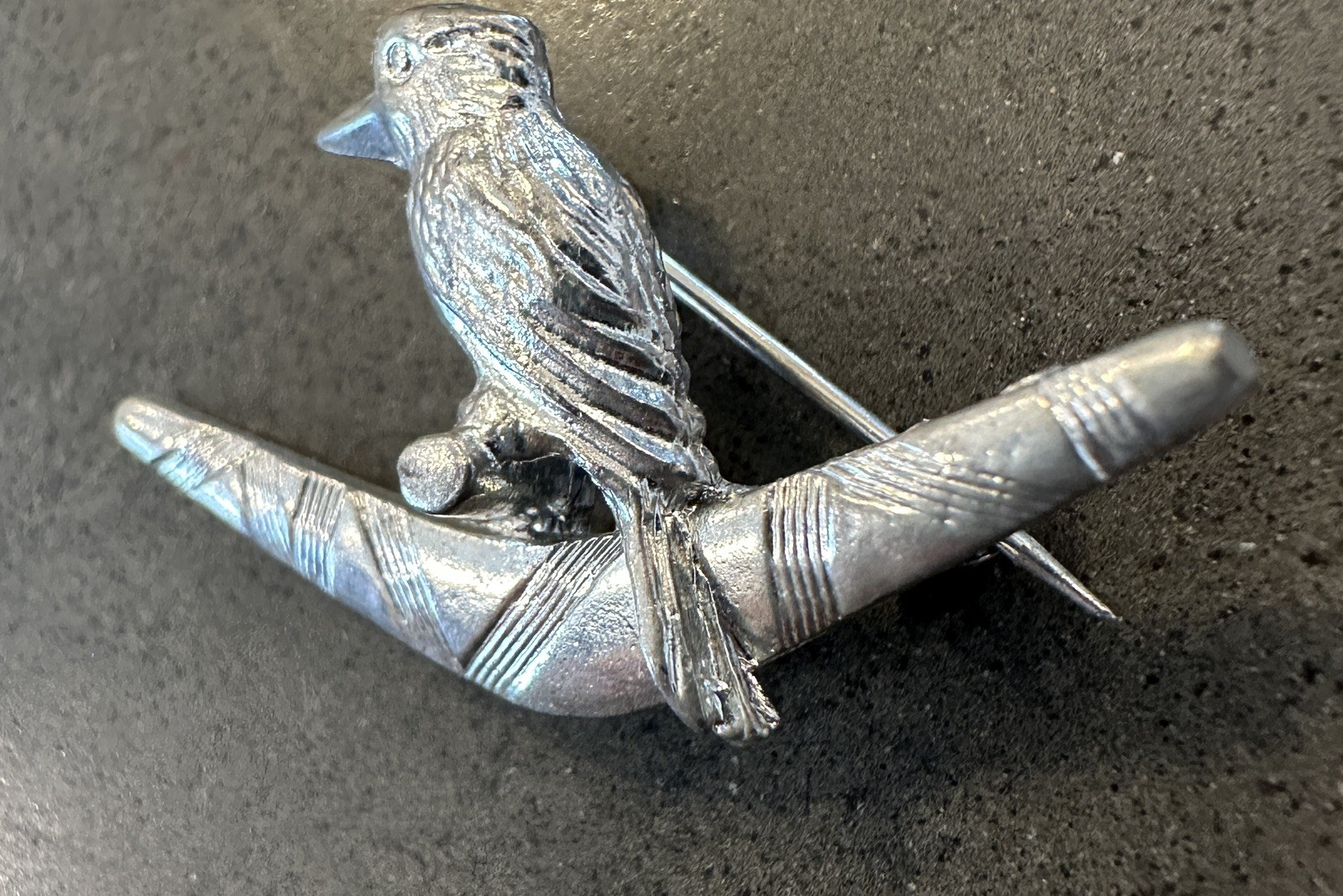 Vintage Kookaburra Sitting On A Boomerang Silver Tone 1.5″ Brooch Pin Australia