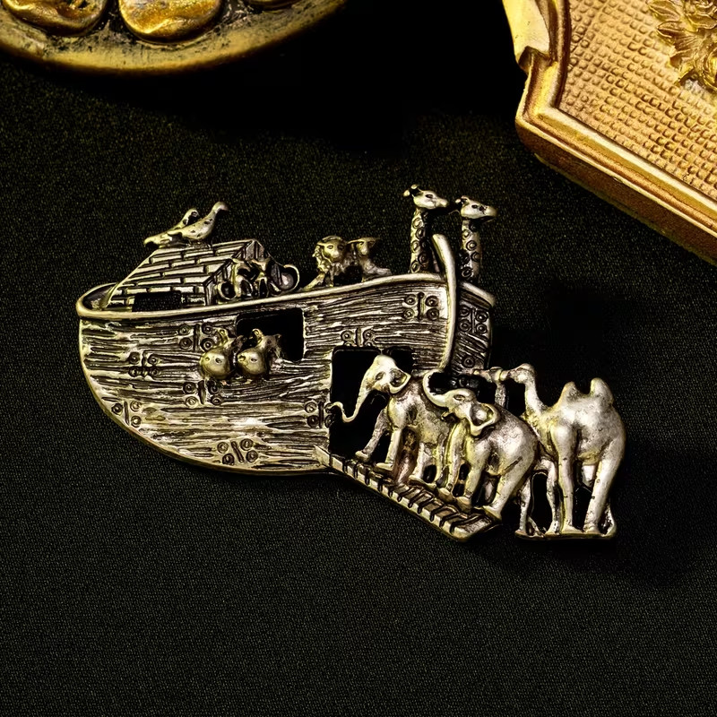Vintage Animal Ark Brooch – Engraved Zinc Alloy – Court‑Style Design –