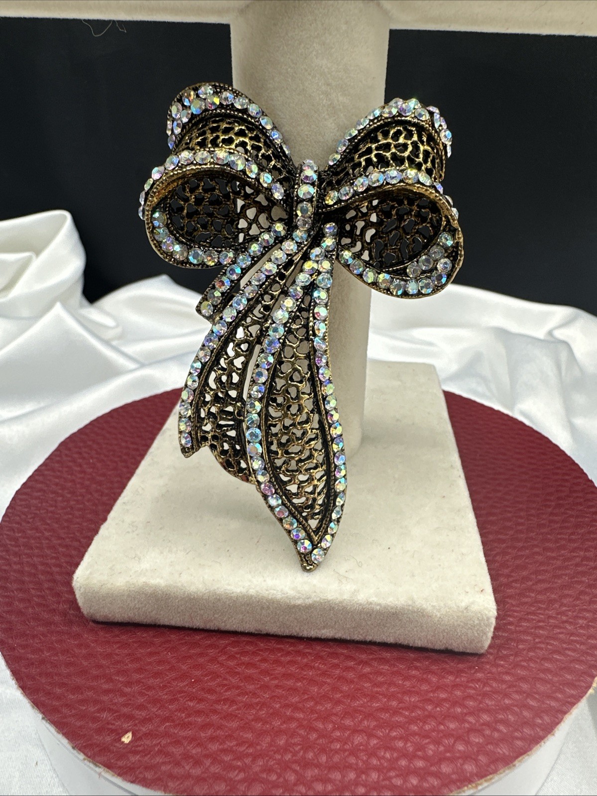 Antique Gold Filigree Bow Ribbon Brooch. See pics.