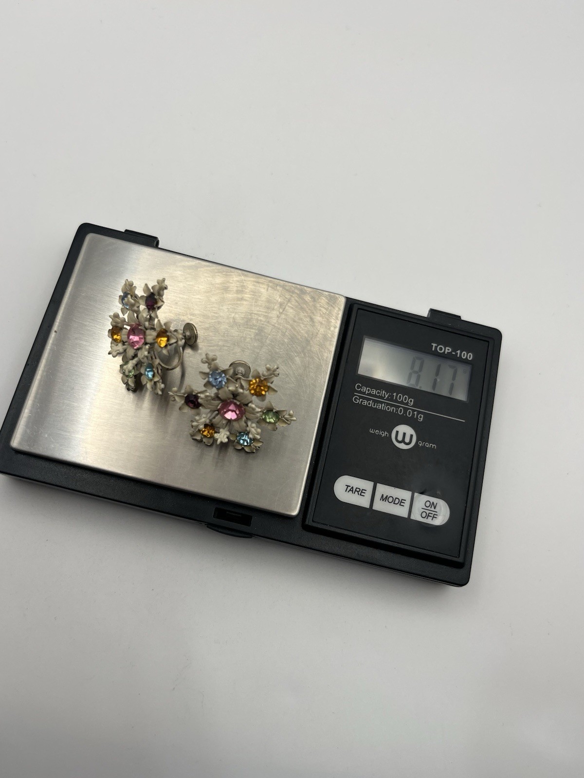 1960’s white enamel colorful rhinestone flower screw back vintage earrings