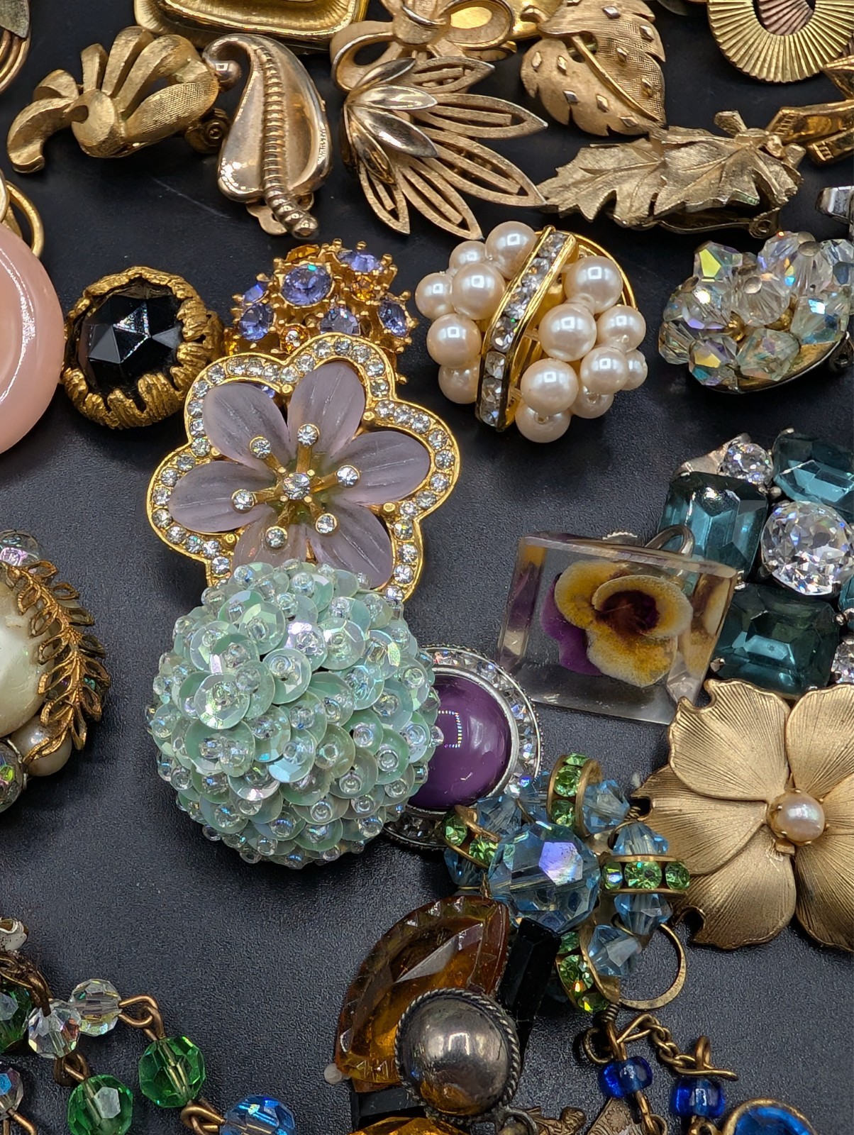 Large Lot of Vintage Singe Earrings For Crafts Aprox 2.5 lb
