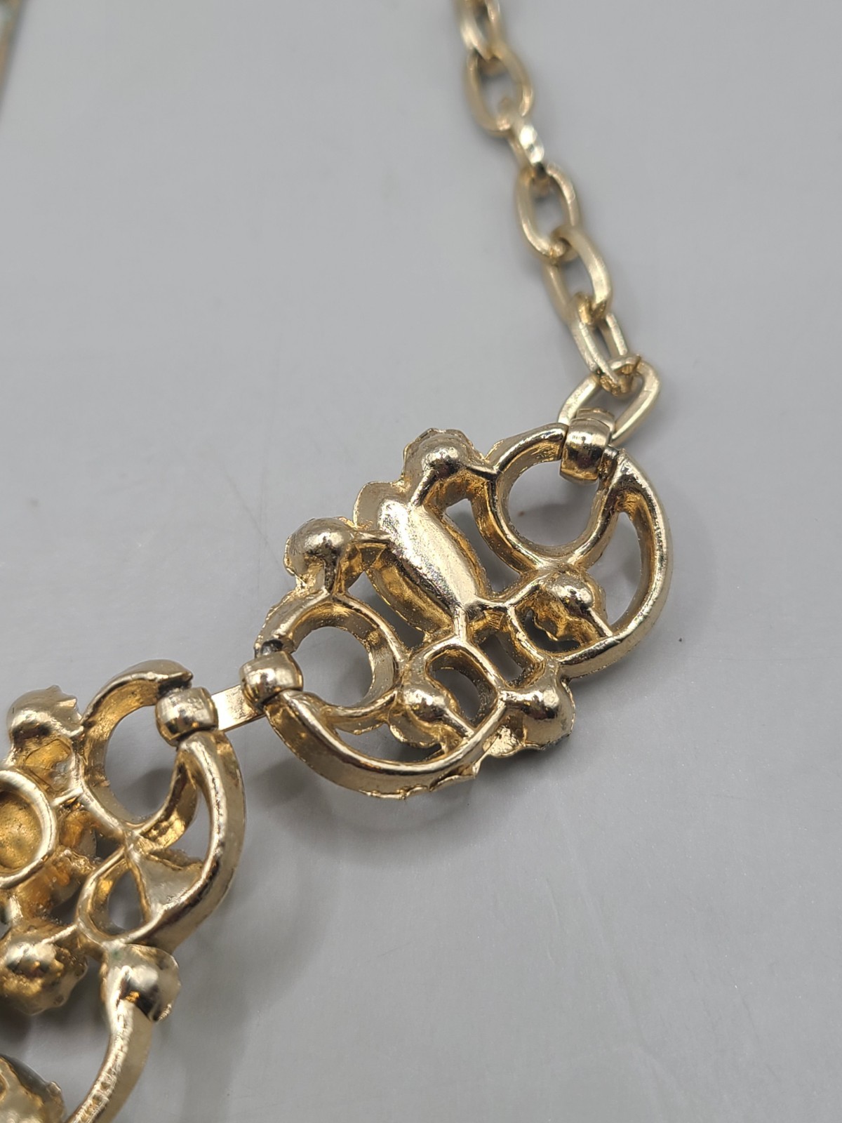 Vtg Unsigned Goldtone Opaline Glass Rhinestone Faux Pearl 17″ Necklace