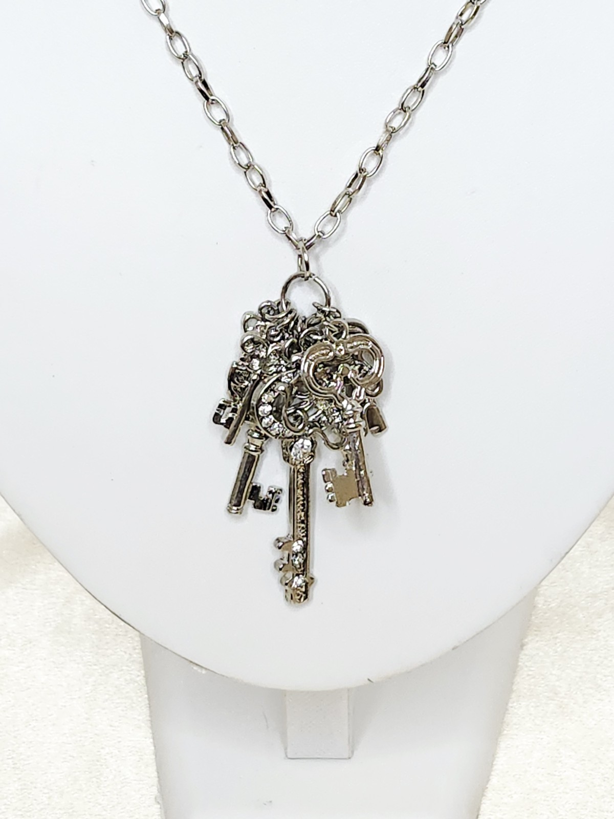 Vintage Silver Tone Multi Key Charm Chain Necklace – 24″