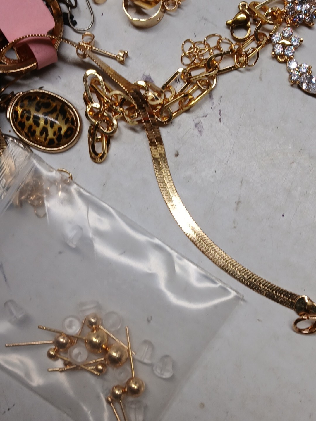 Huge lot Of Jewelry Watches Pearls & More Some new And Used unsearched Lot 6lbs