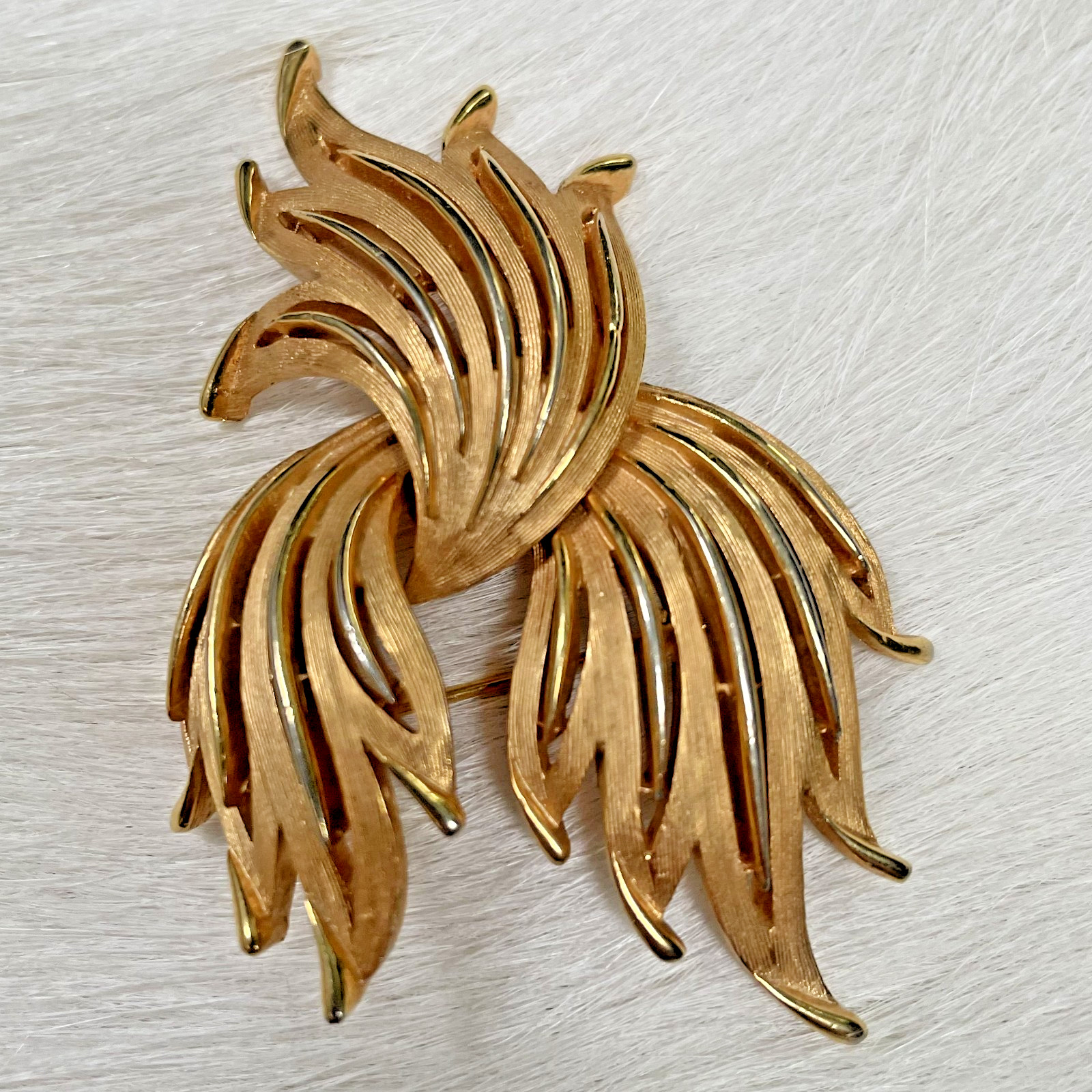 Vintage Crown Trifari Stunning Brushed Gold Tone Flame Design Brooch 1950s